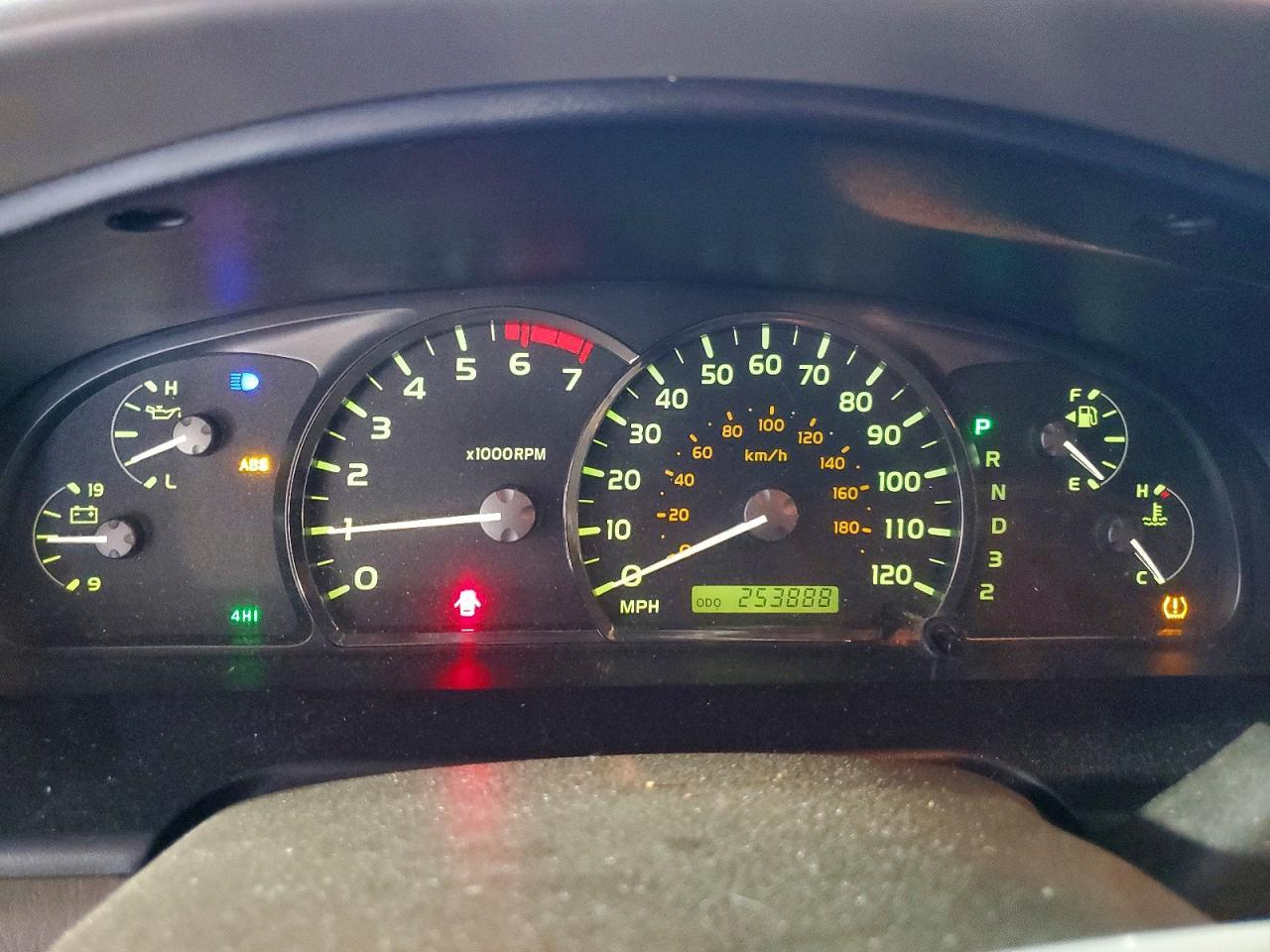 2005 Toyota Sequoia SR5