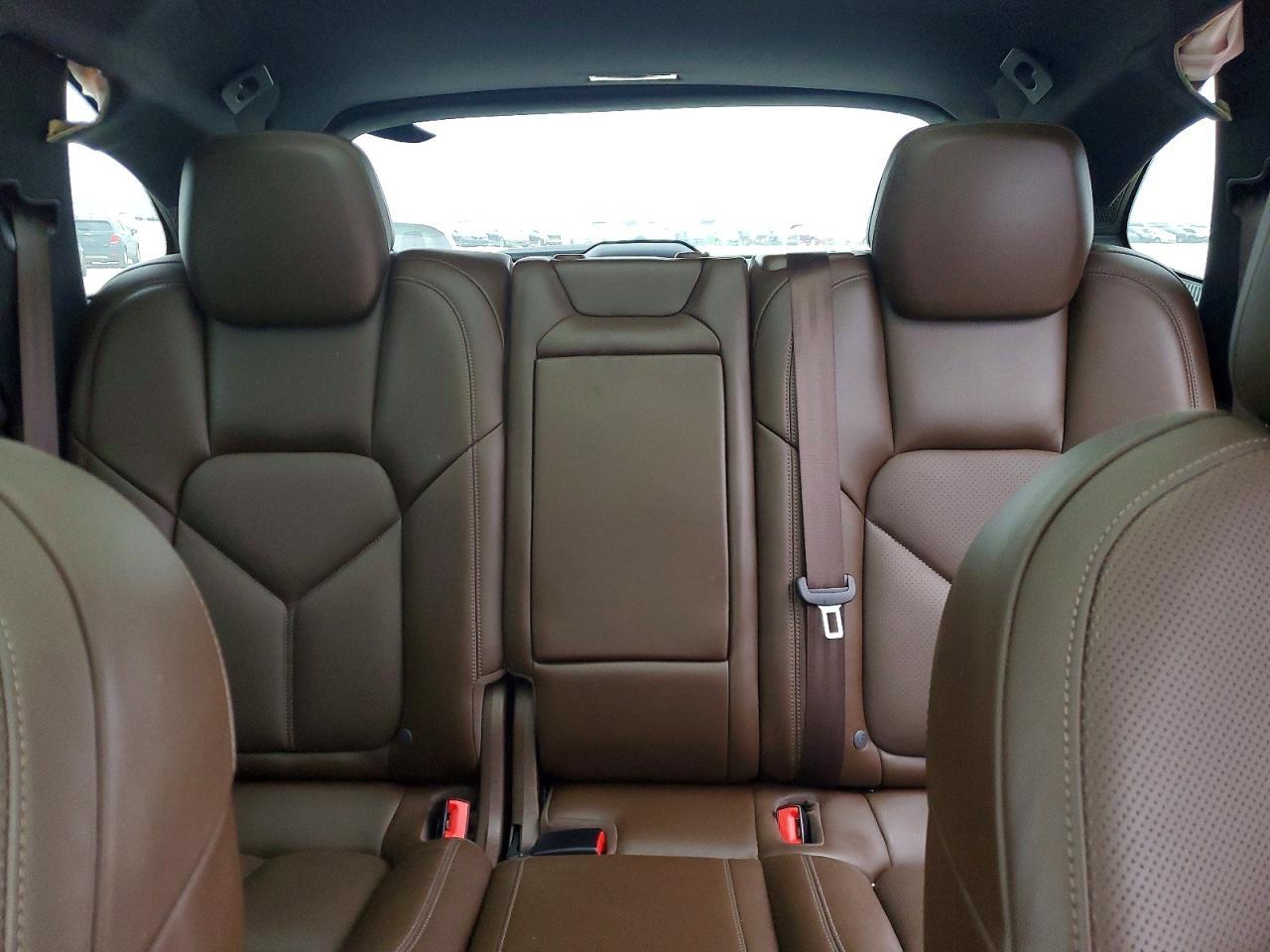 2016 Porsche Cayenne s