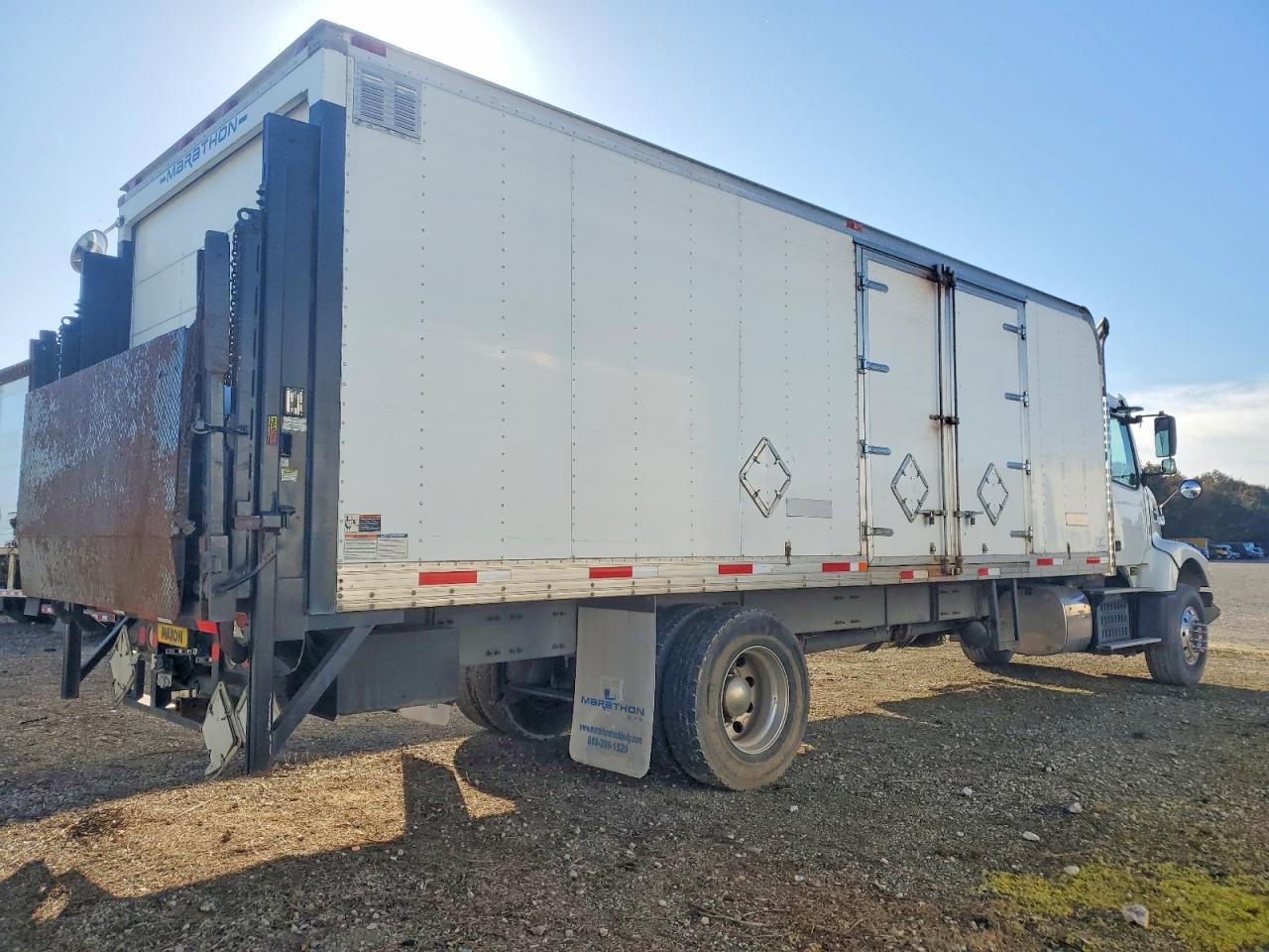 2014 Volvo VHD BOX Truck