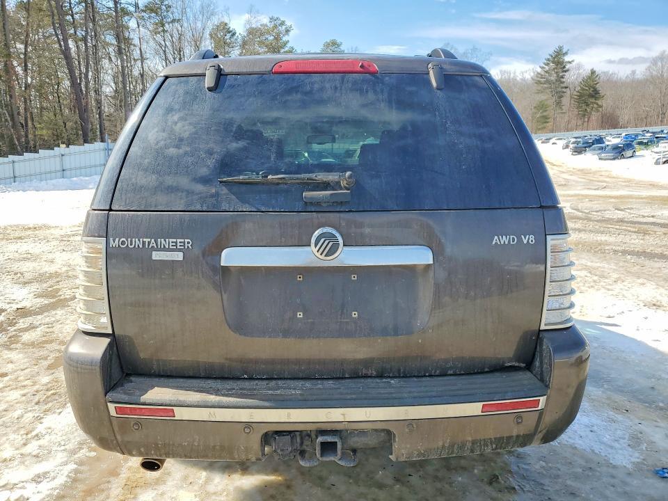 2008 Mercury Mtneer 4D