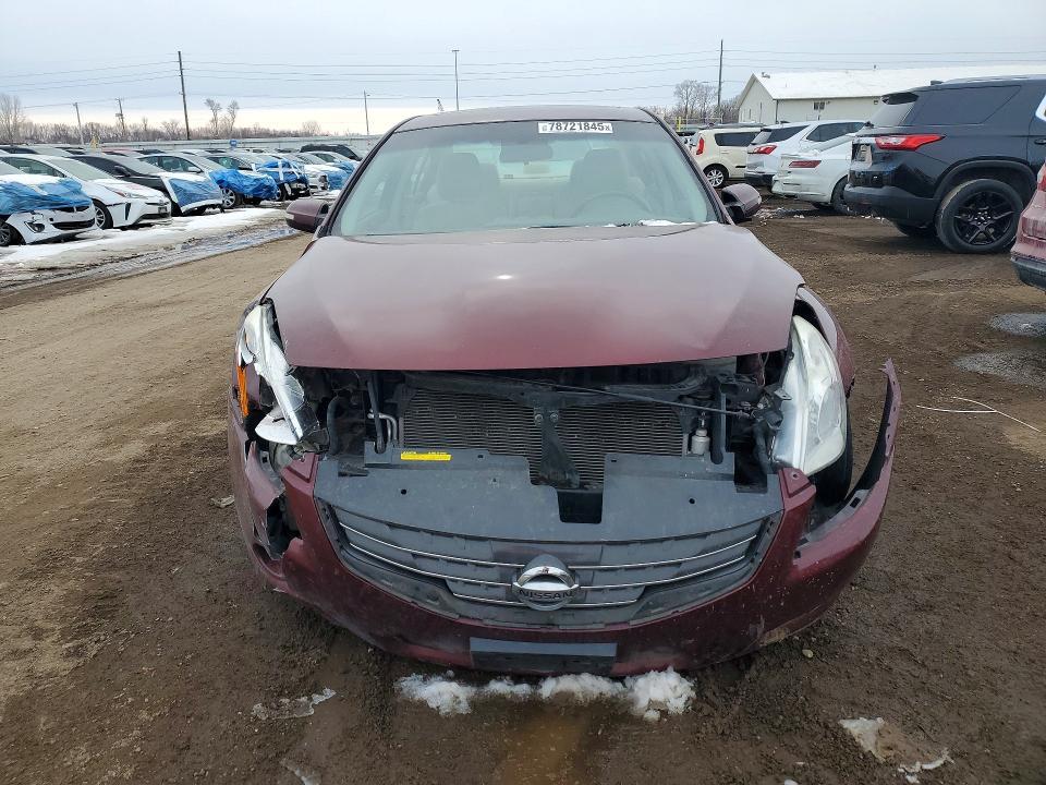 2012 Niss Altima Base