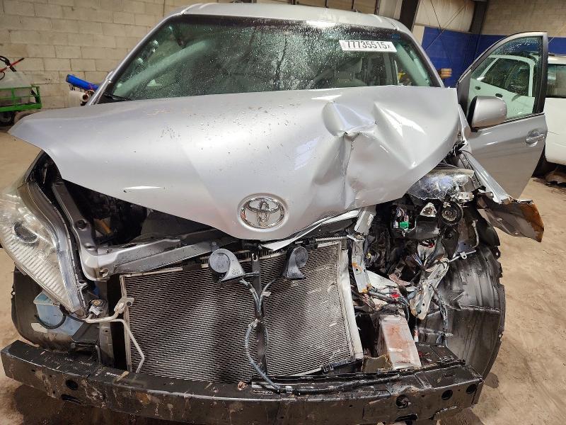 2015 Toyota Sienna le 8-passenger