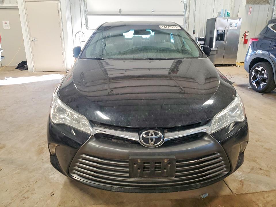 2016 Toyota Camry le