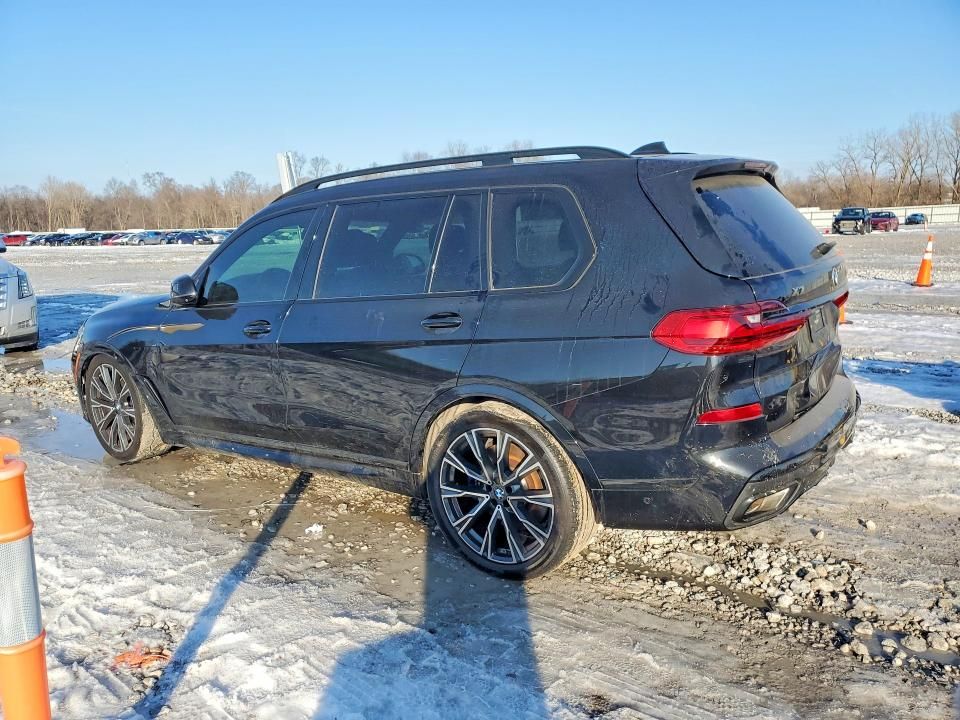 2021 BMW X7 M50i