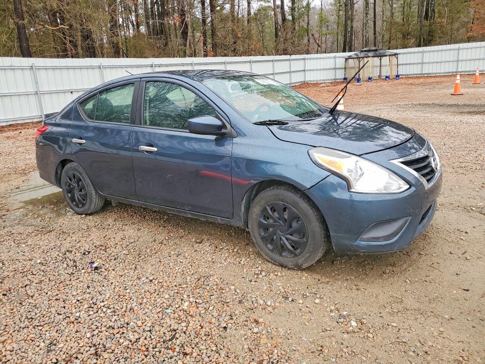 2017 Niss Versa s