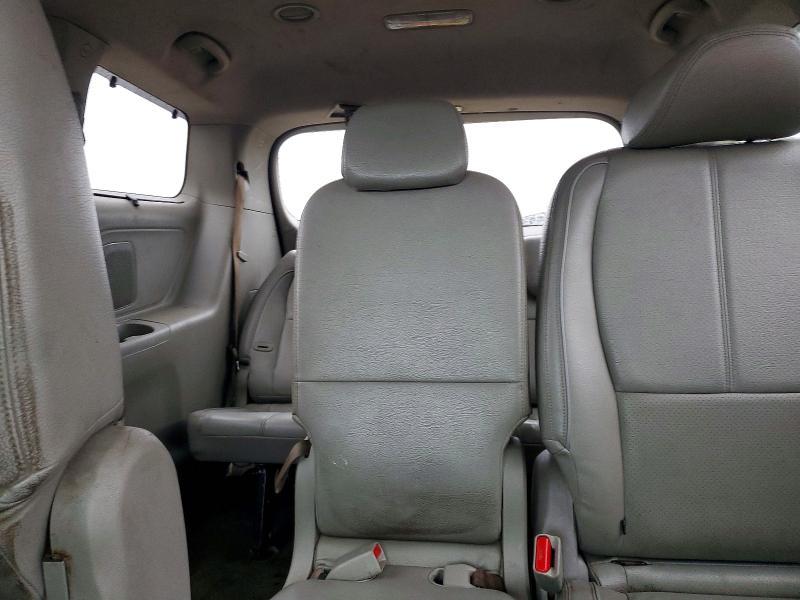 2016 KIA Sedona lx
