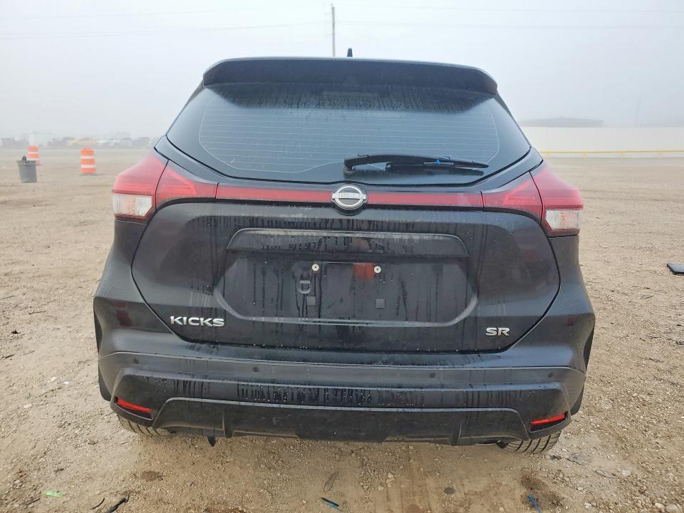 2022 Nissan Kicks sr