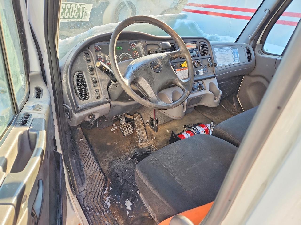 2016 Freightliner Business Class M2 Semi Truck