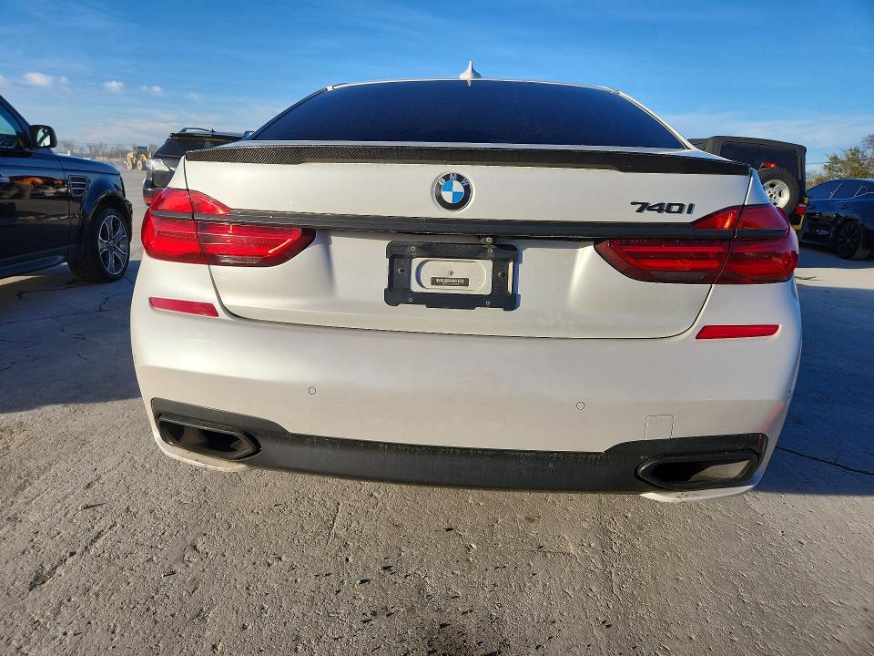 2018 BMW 740 i