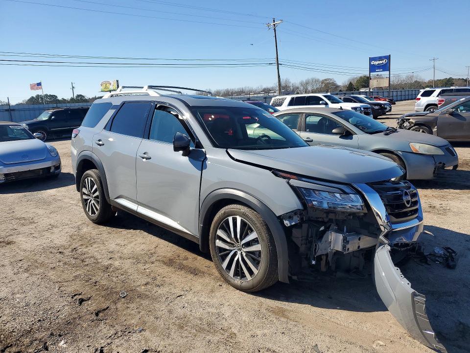 2024 Nissan Pathfinder Platinum