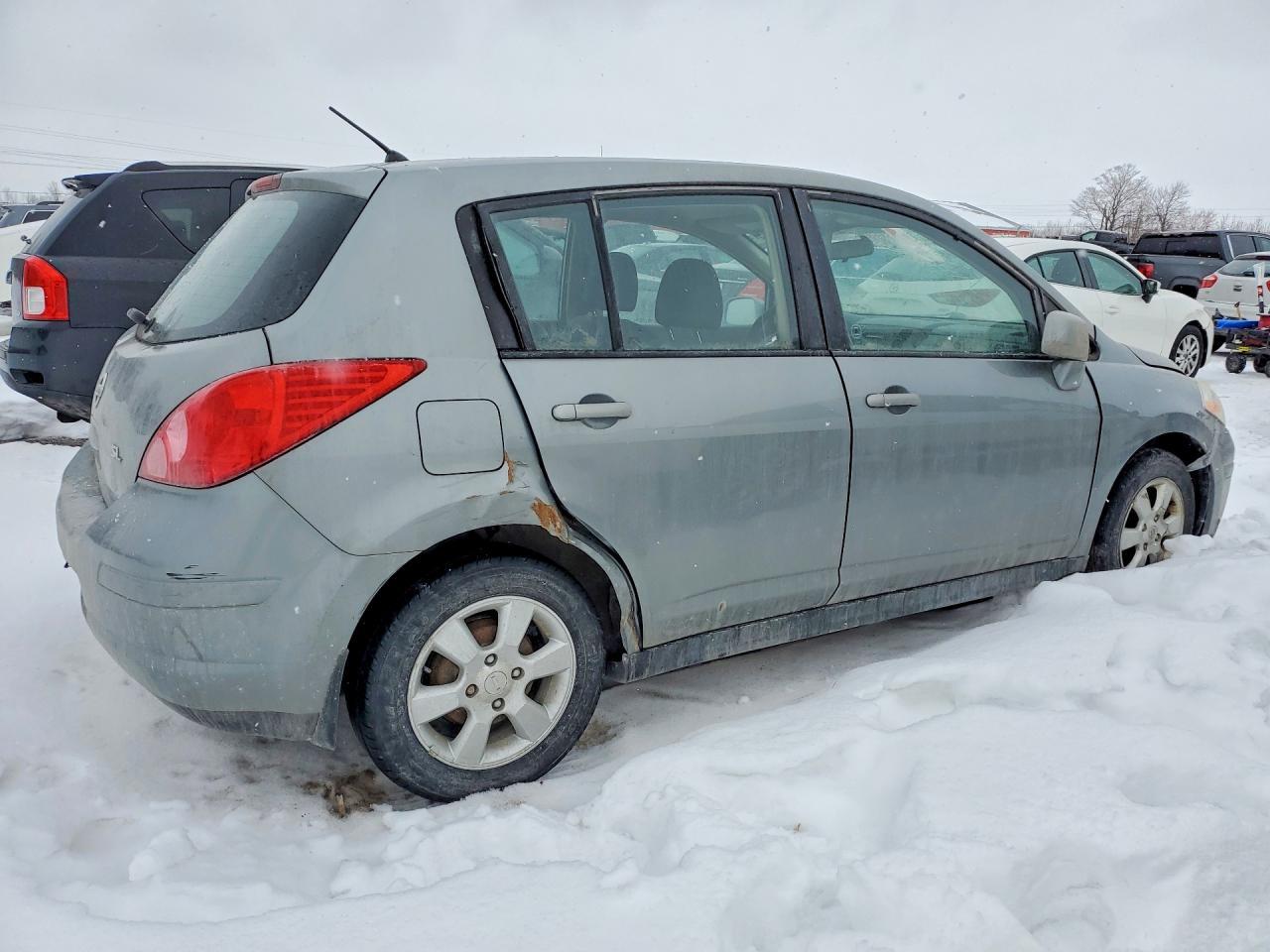 2010 Nissan Versa s
