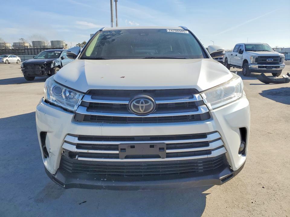 2018 Toyota Highlander se
