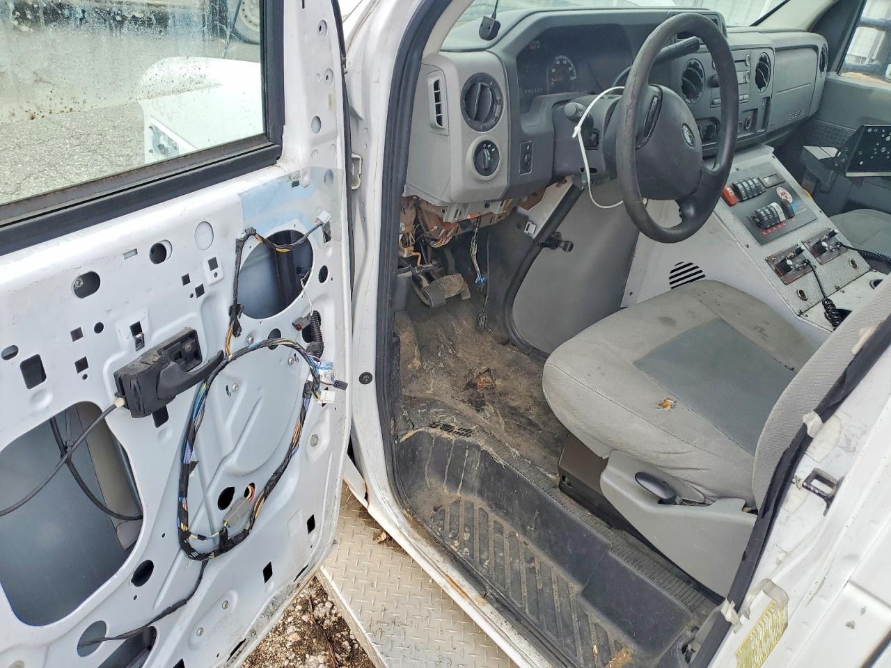 2019 Ford Econoline E450 Super Duty Cutaway Van