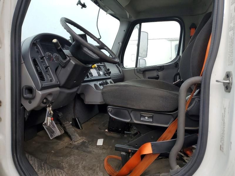 2016 Freightliner Business Class M2 BOX Truck