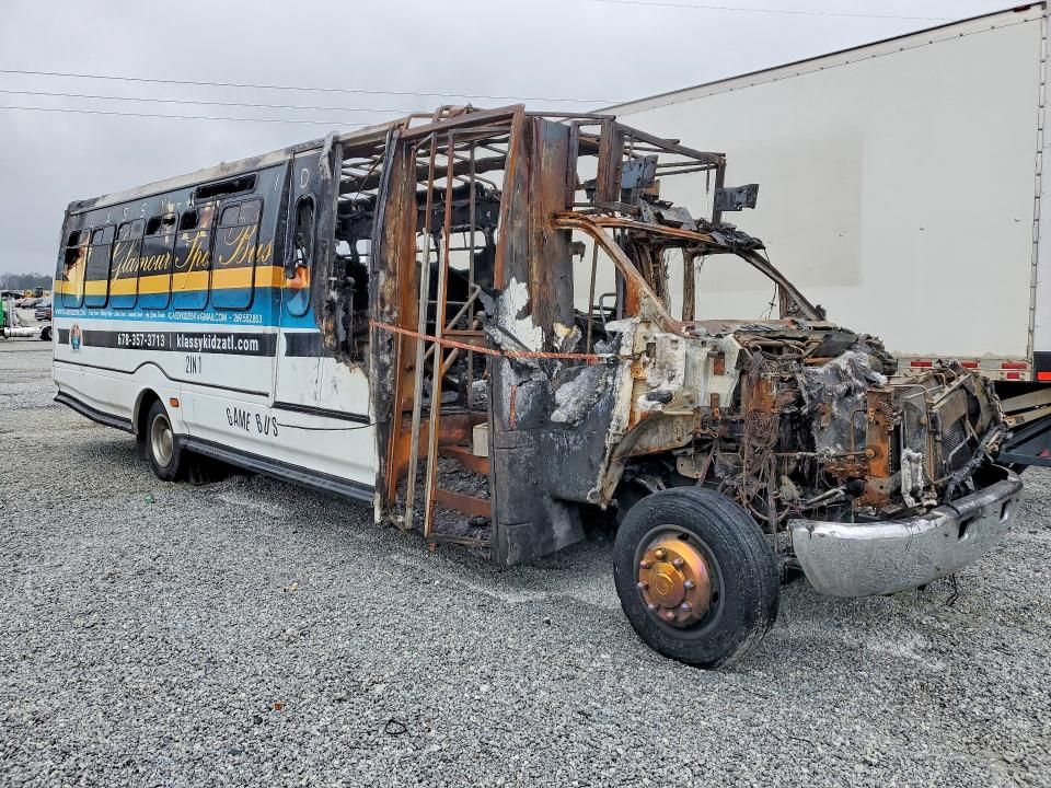 2009 Chevrolet C5500 Shuttle Bus