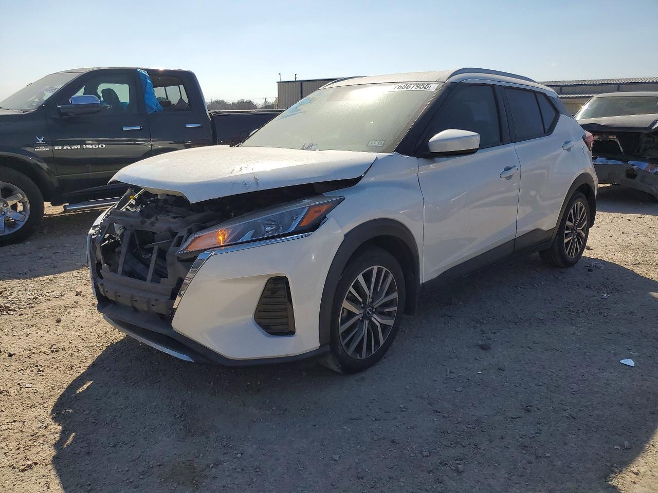 2022 Nissan Kicks sv