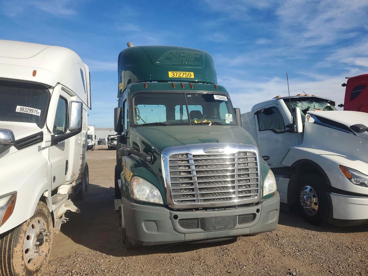 2018 Freigliner 2018 Freightliner Cascadia 113 Semi Truck