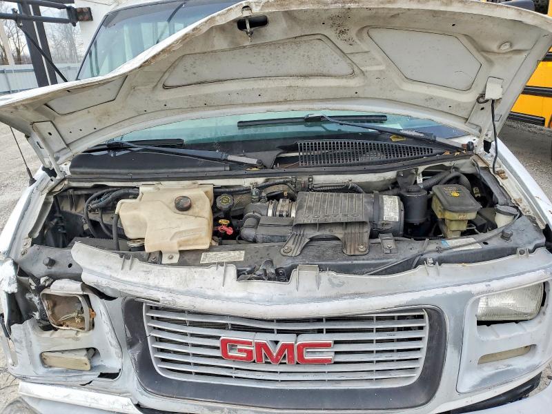 2001 GMC Savana Cutaway G3500