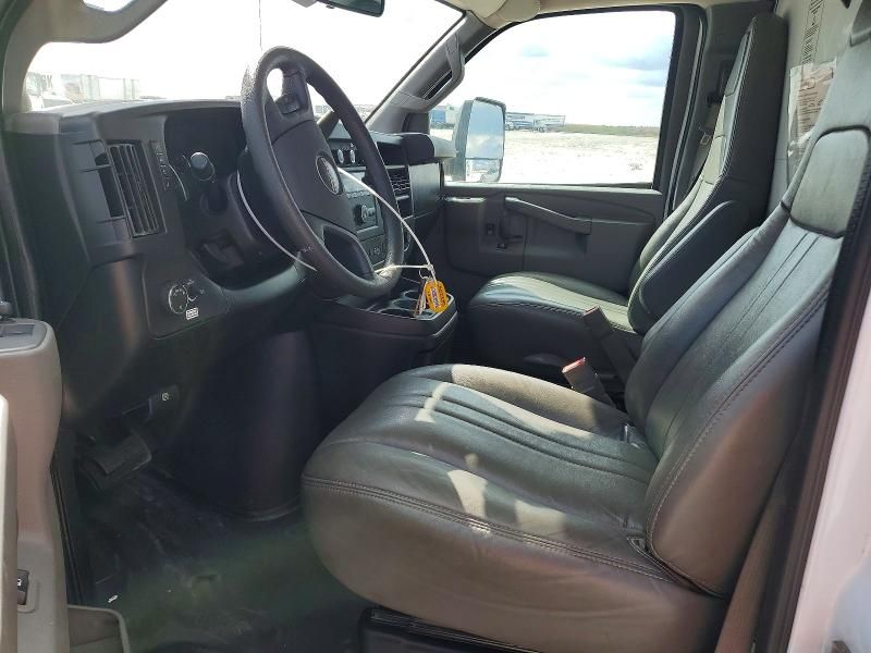 2021 GMC Savana CUT-BOX Truck