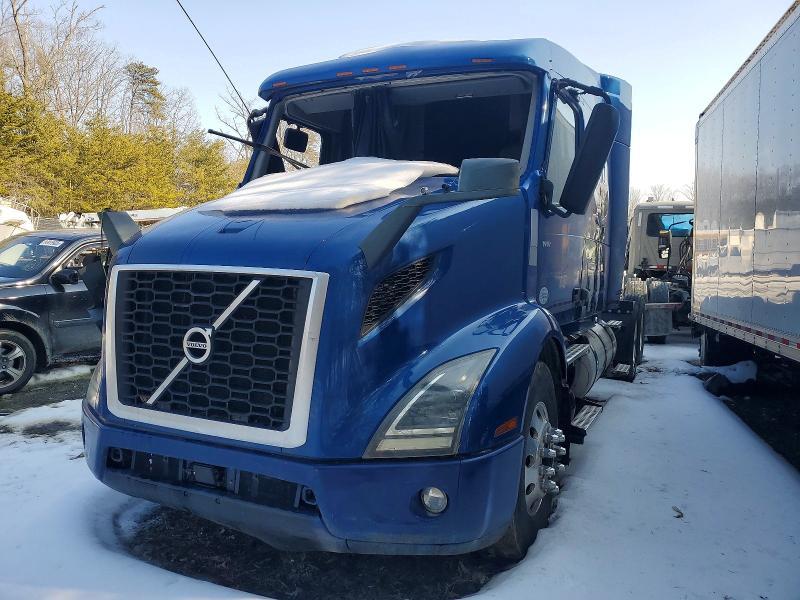 2019 Volvo Vnr Semi Truck