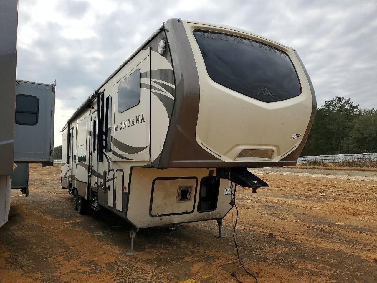 2016 Keystone Montana HI