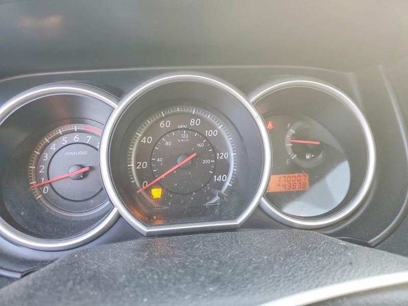 2010 Niss Versa s