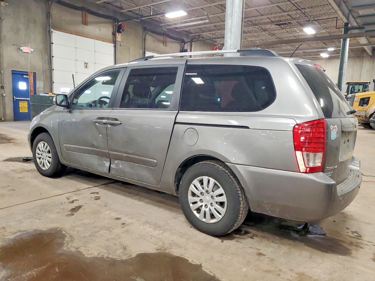 2012 KIA Sedona lx