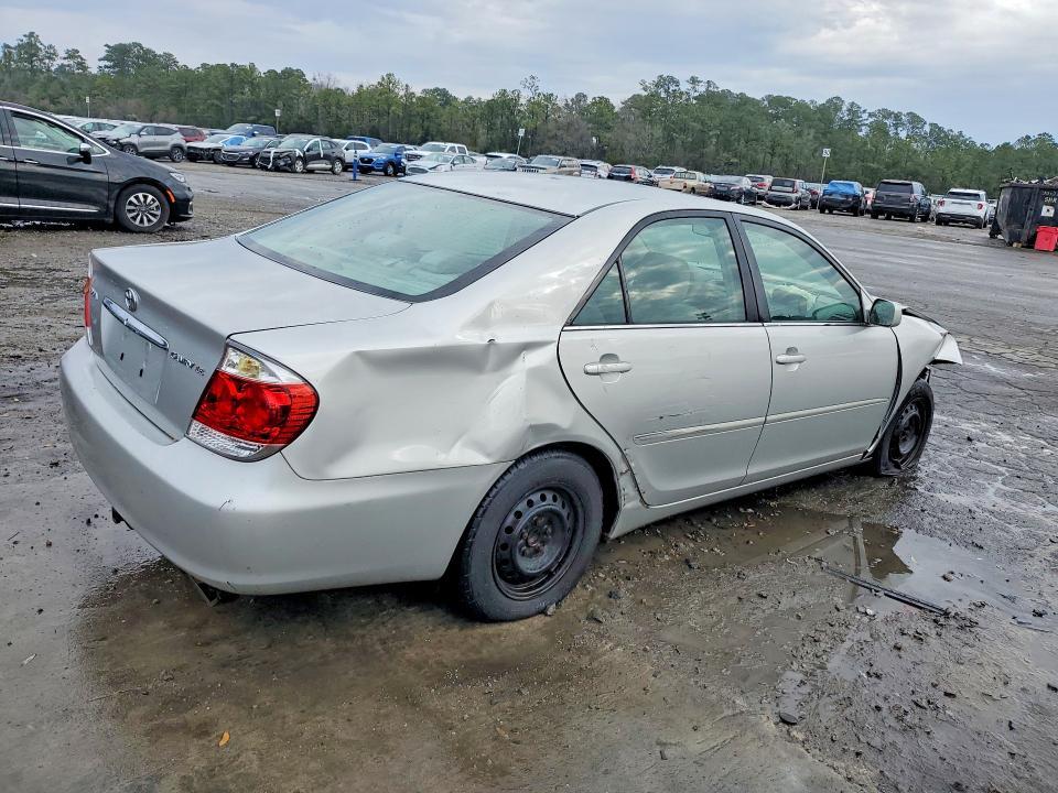 2005 Toyota Camry le