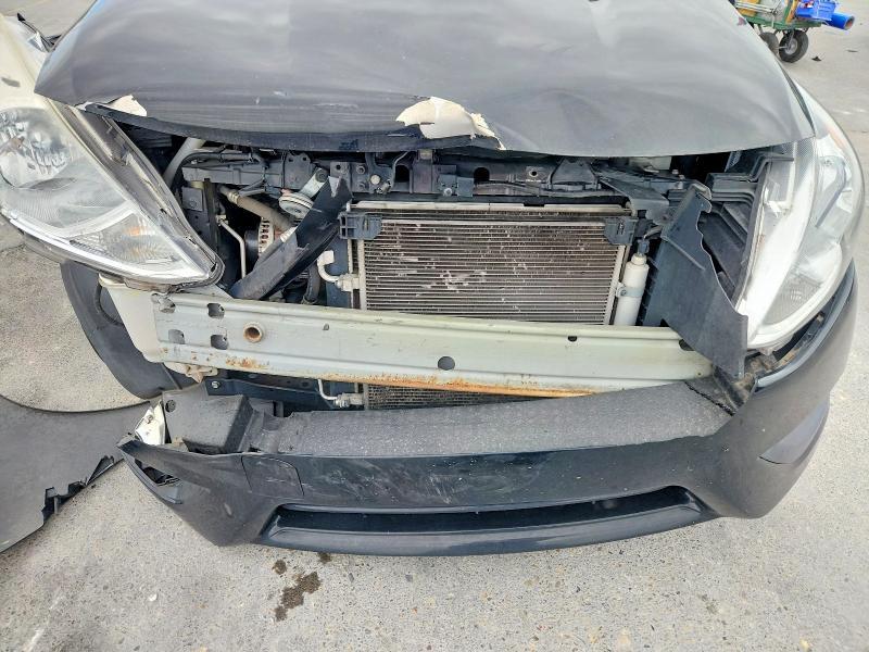 2016 Nissan Versa 1.6 s