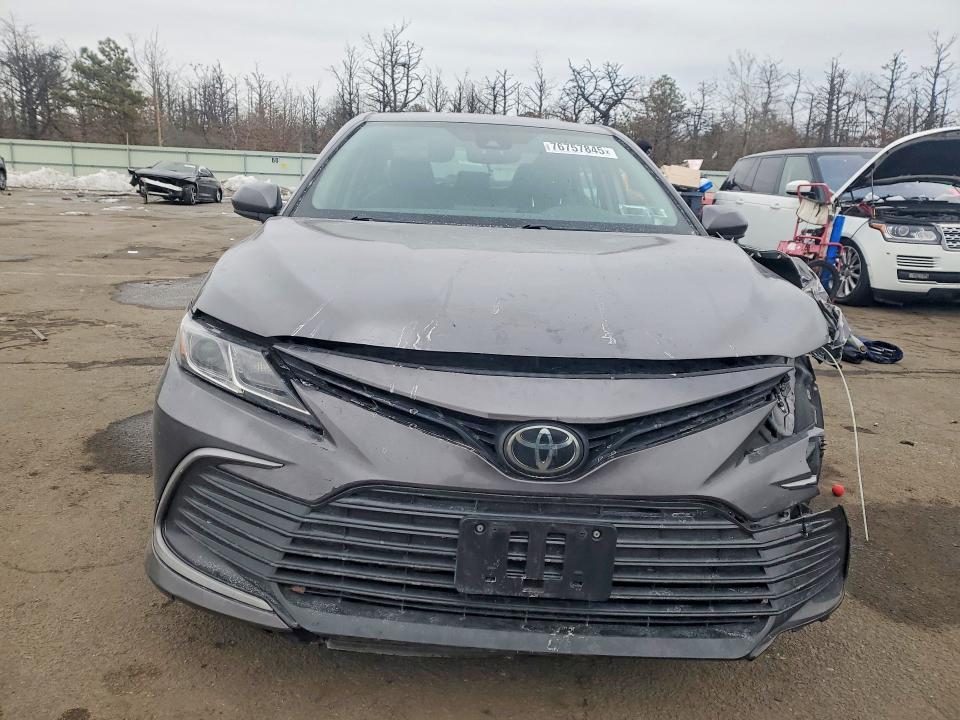 2021 Toyota Camry le