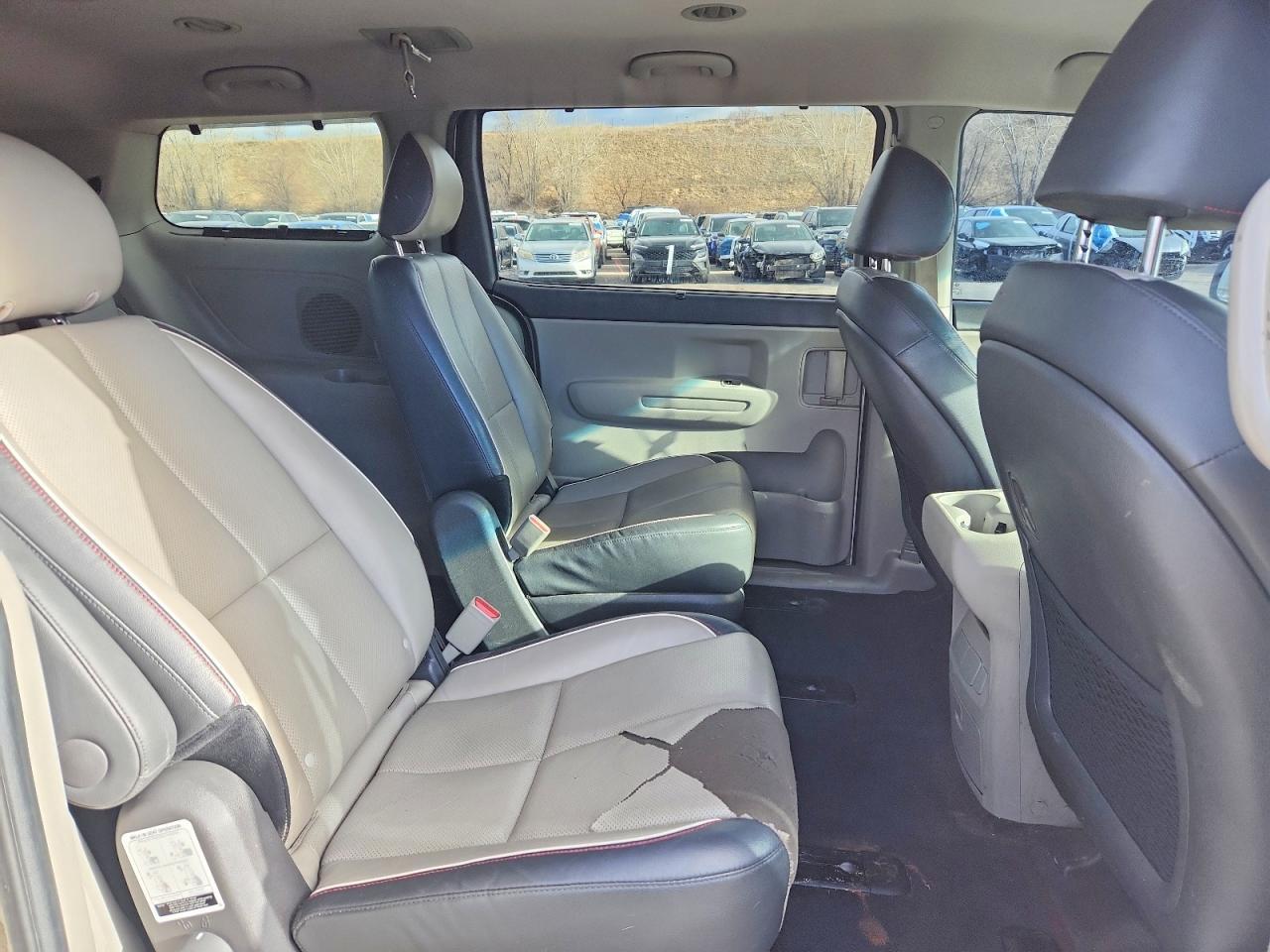 2017 KIA Sedona lx
