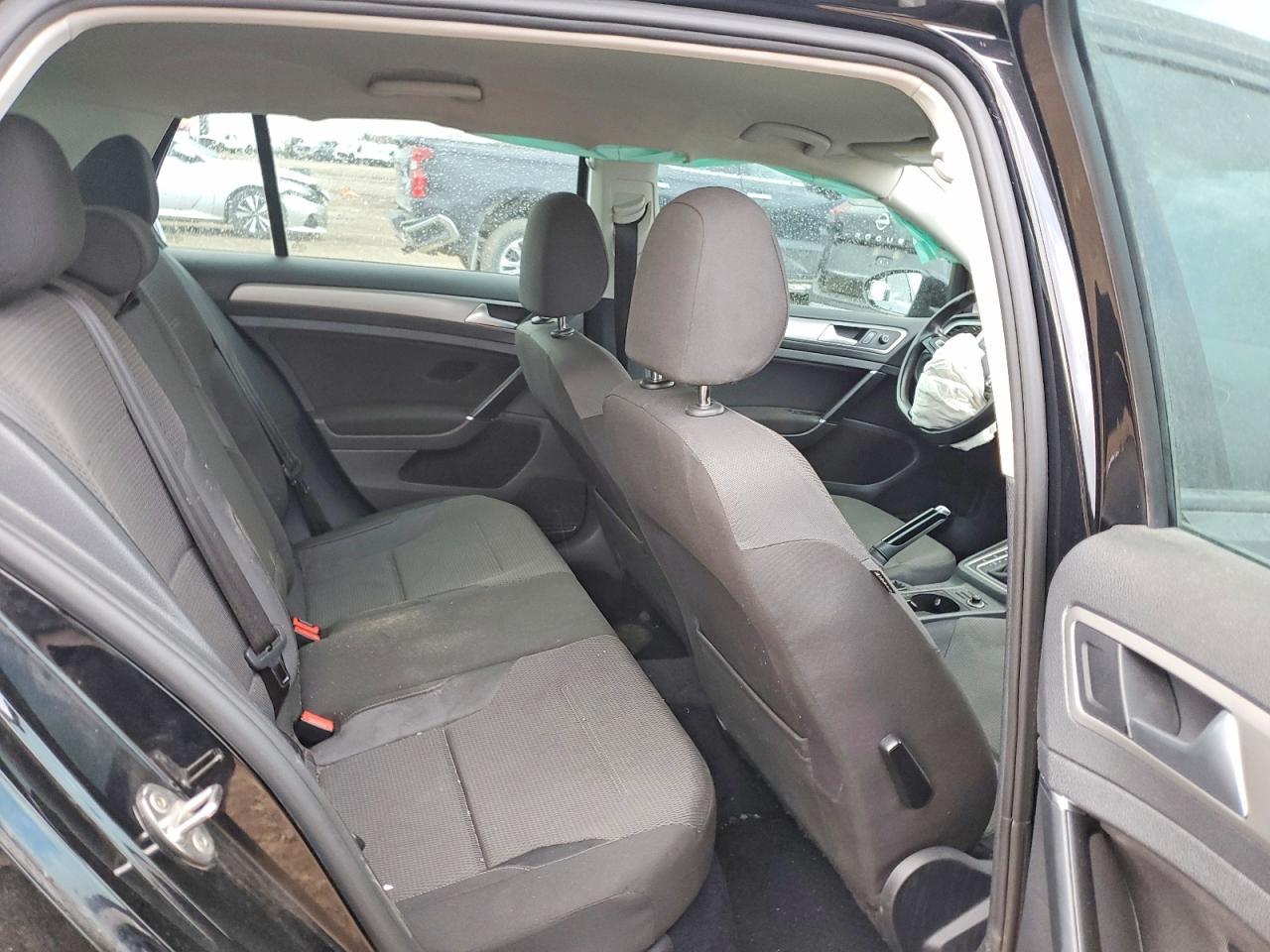 2017 Volkswagen Golf s