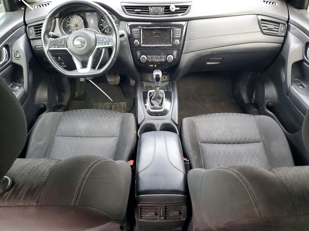 2020 Nissan Rogue sv