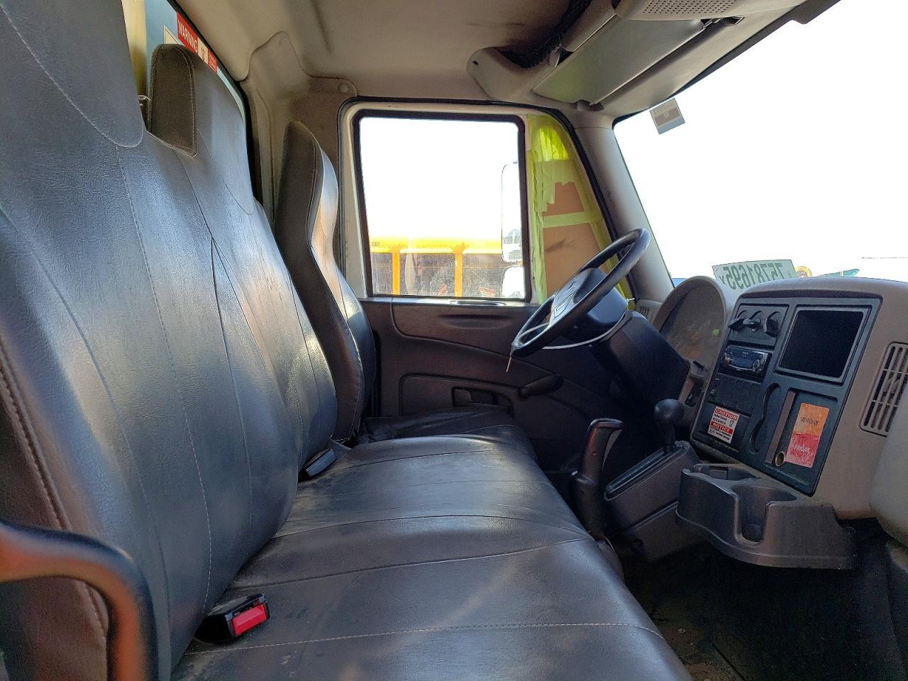 2017 International 4300 BOX Truck