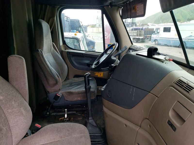 2016 Freightliner Cascadia 126 Semi Truck