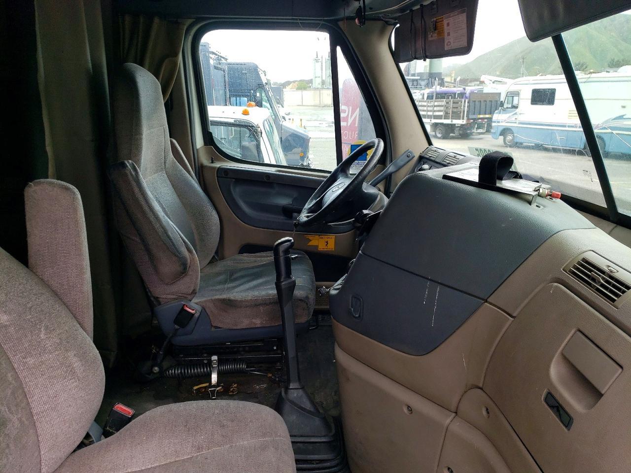 2016 Freightliner Cascadia 126 Semi Truck