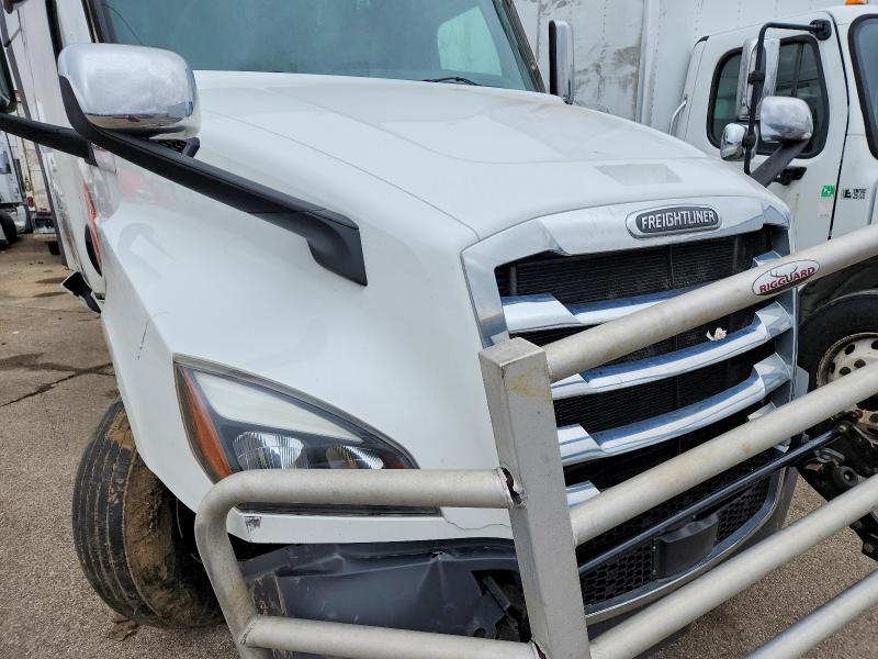 2020 Freigliner 2020 Freightliner Cascadia 126 Semi Truck