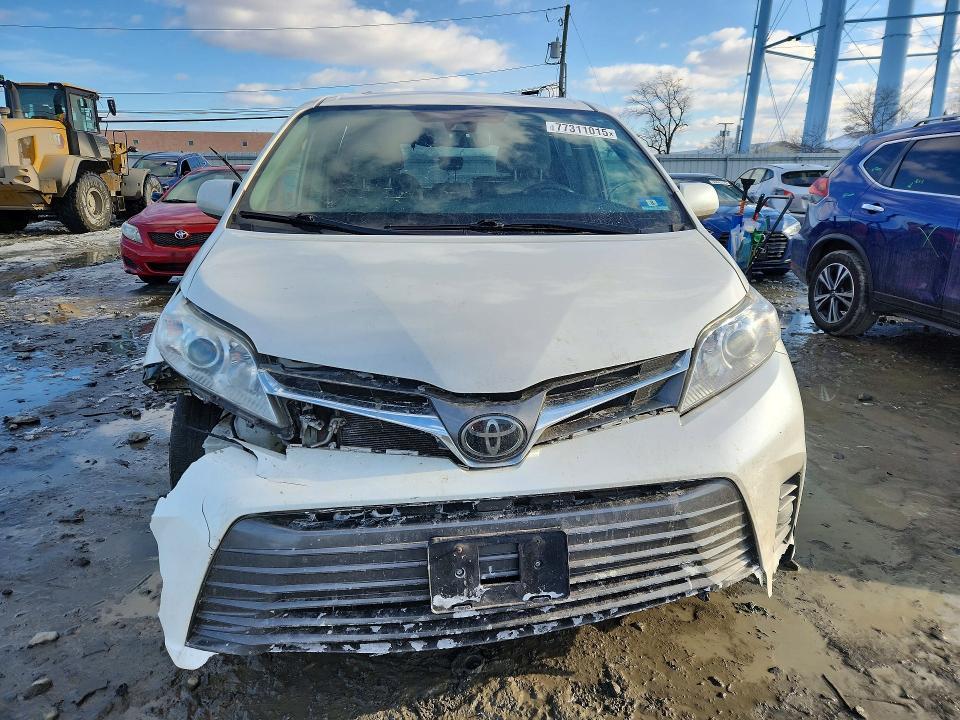 2020 Toyota Sienna xle