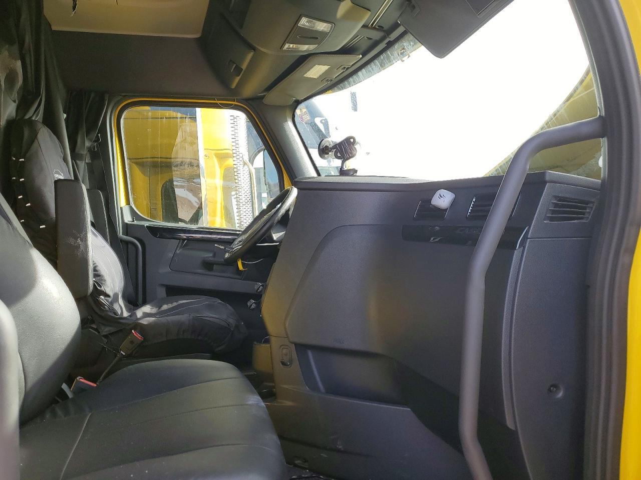 2025 Freigliner Cascadia 126