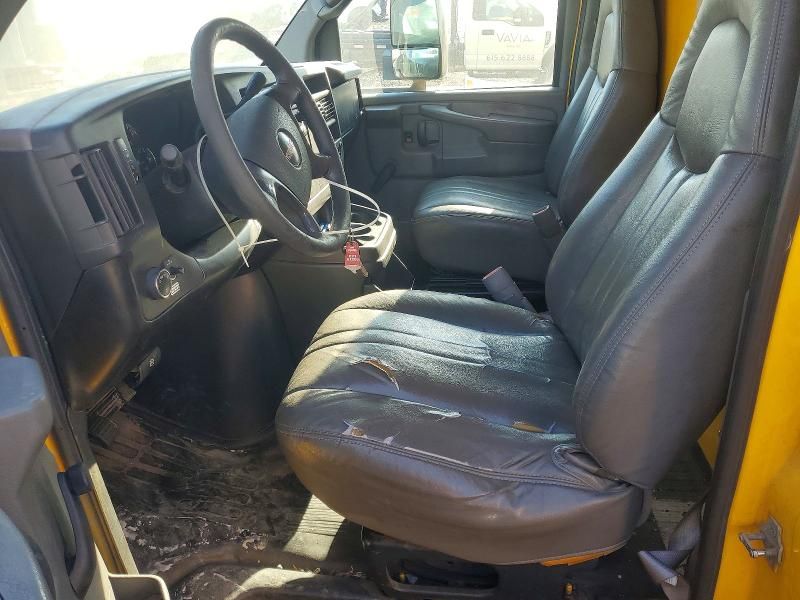 2009 GMC Savana Cut-box Truck