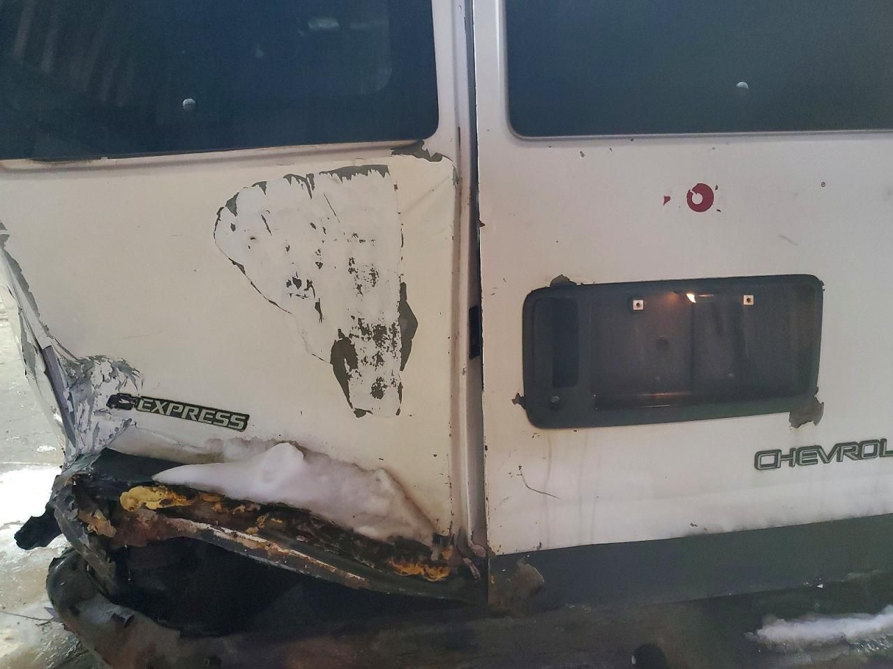 2005 Chevrolet Express G2500 Delivery Van