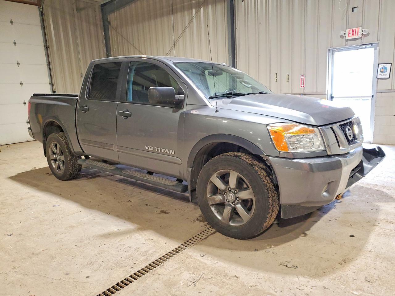 2015 Nissan Titan SV