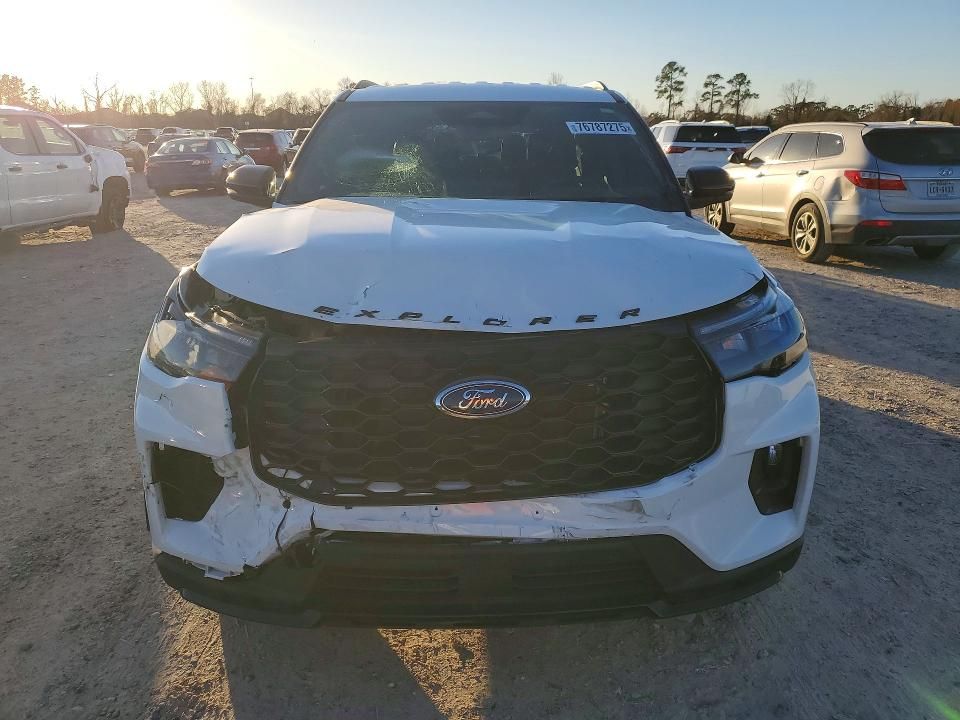 2025 Ford Explorer St-line
