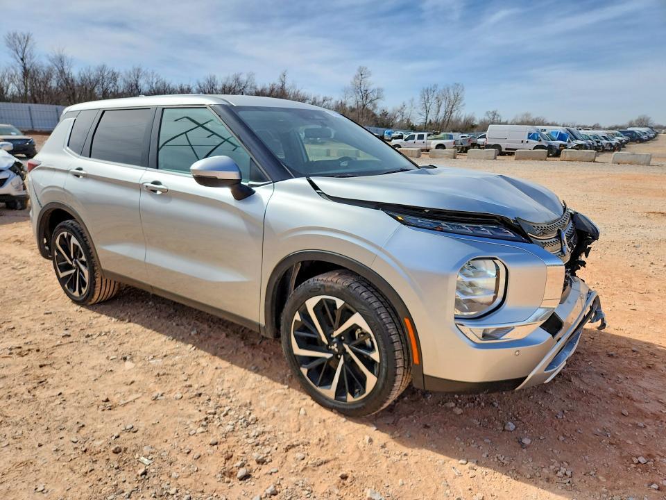 2024 Mitsubishi Outlander se
