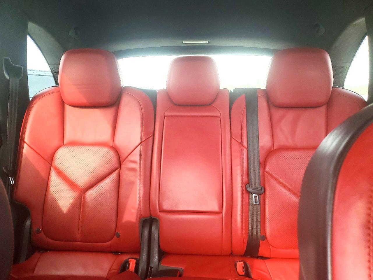 2014 Porsche Cayenne gts