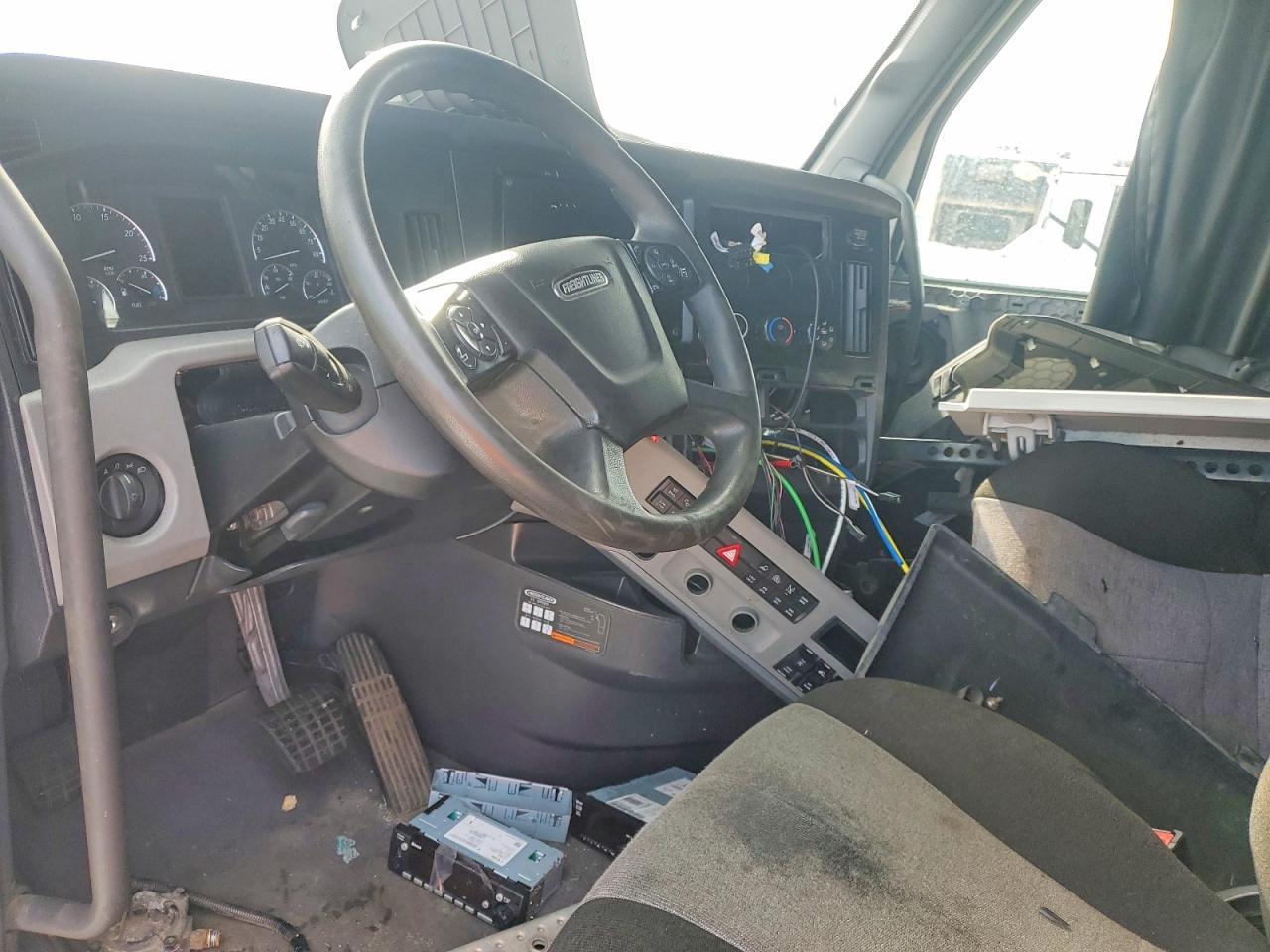 2021 Freightliner Cascadia 126 Semi Truck