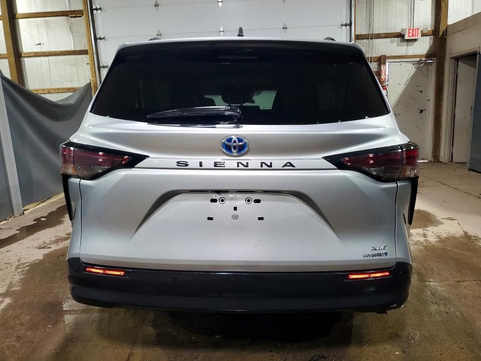 2024 Toyota Sienna xle 8-passenger
