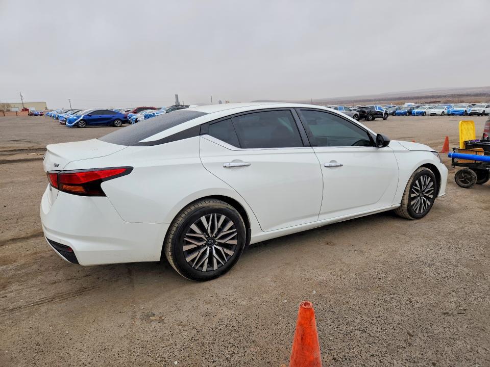 2024 Nissan Altima sv