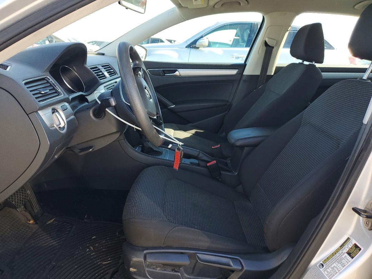 2016 Volkswagen Passat s