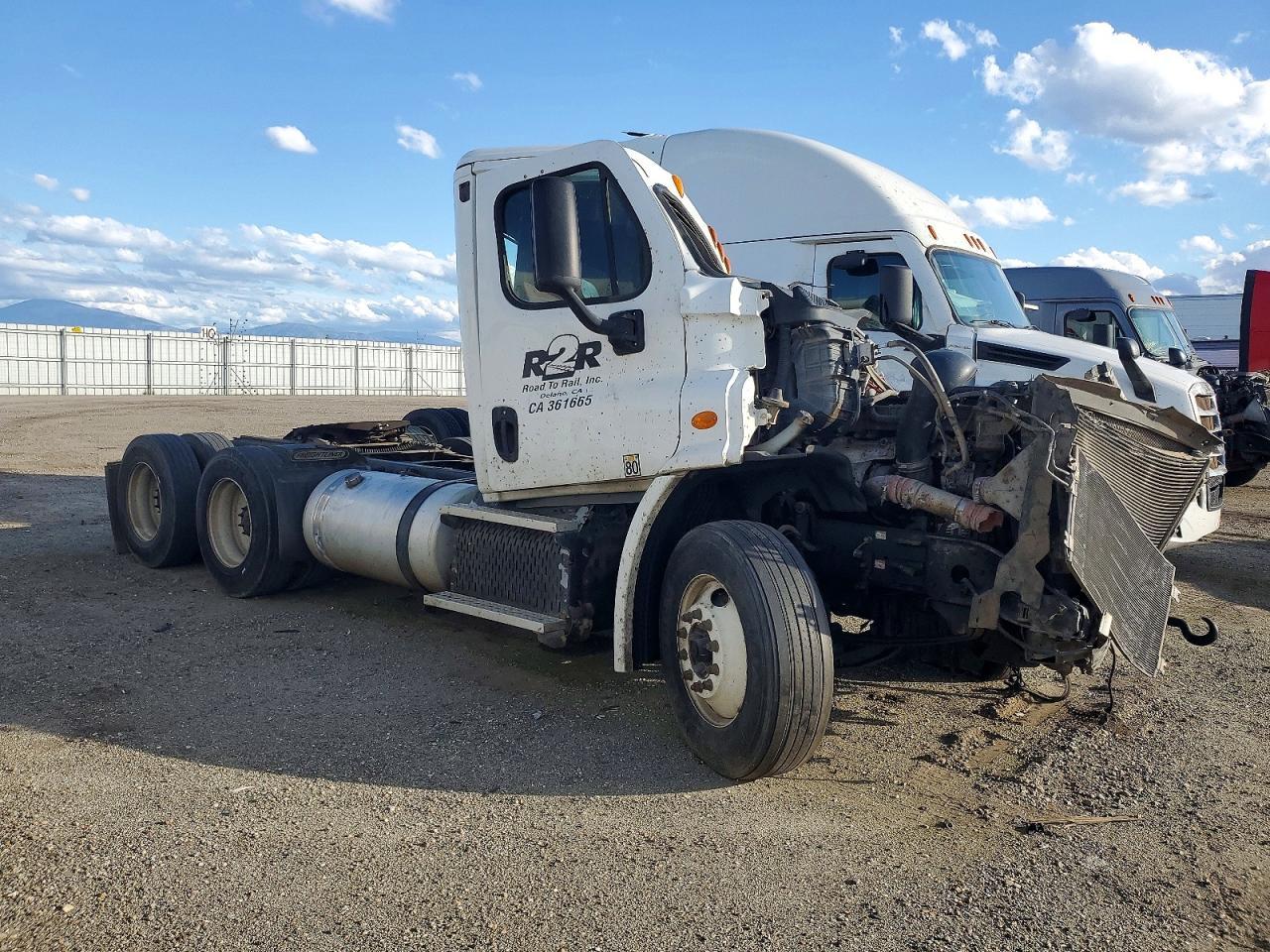 2014 Freightliner Cascadia Semi Truck
